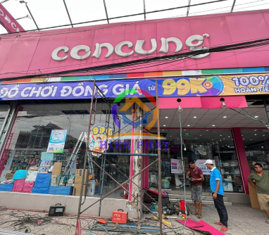 Thi Công Cửa Hàng Con Cưng